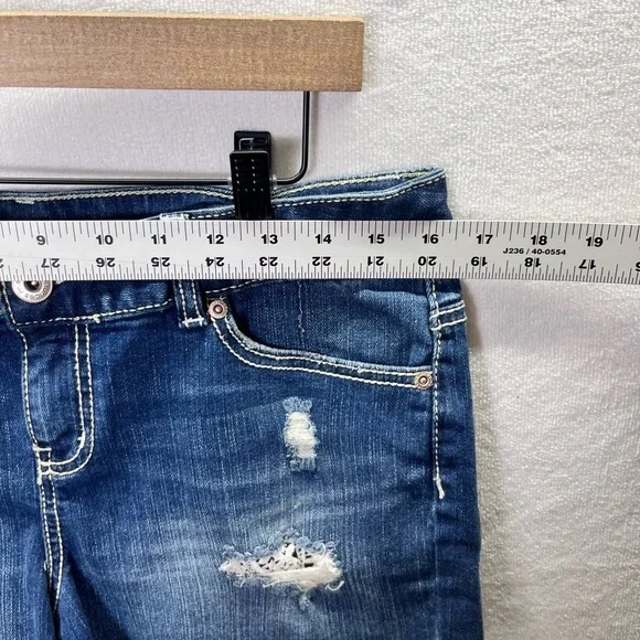 Maurices Cut off Denim Shorts Womens 9/10 Distresses Cute Stretch Summer 2090 - Picture 3 of 6